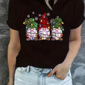 Woman’s XL Gnome Christmas Black Printed Short Sleeve Tee - NWT